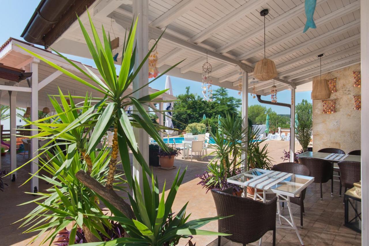 Семеен Хотел Golden Place Sozopol Extérieur photo